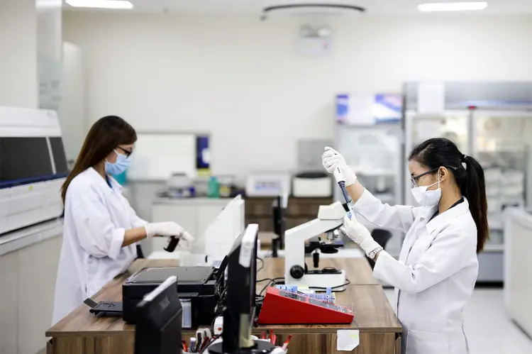 How-to-Become-a-Pathologist
