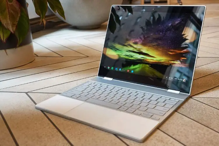 Display of Google Pixelbook 12in