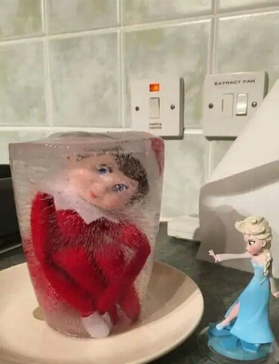 Frozen Fun Elf on The Shelf Idea: - Last Minute Elf on the Shelf Ideas