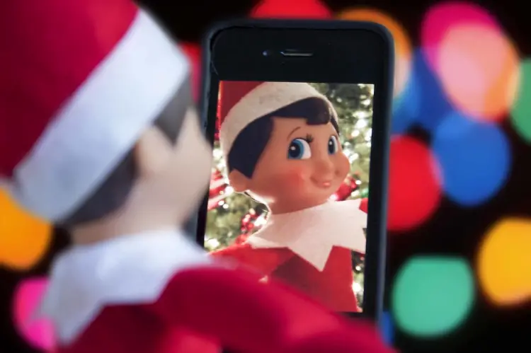 Let the Elf has Its Selfie: - Last Minute Elf on the Shelf Ideas