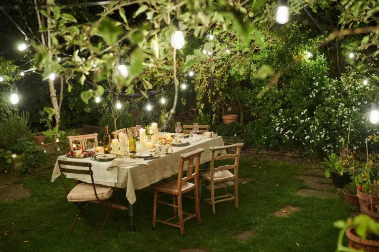 Set Up Outdoor Dining-Tips For a Summer-Ready Outdoor Space